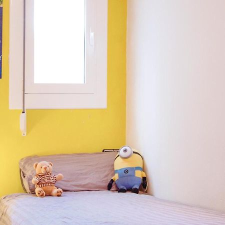 2 Bedroom Cozy Apartment In Бланес Экстерьер фото