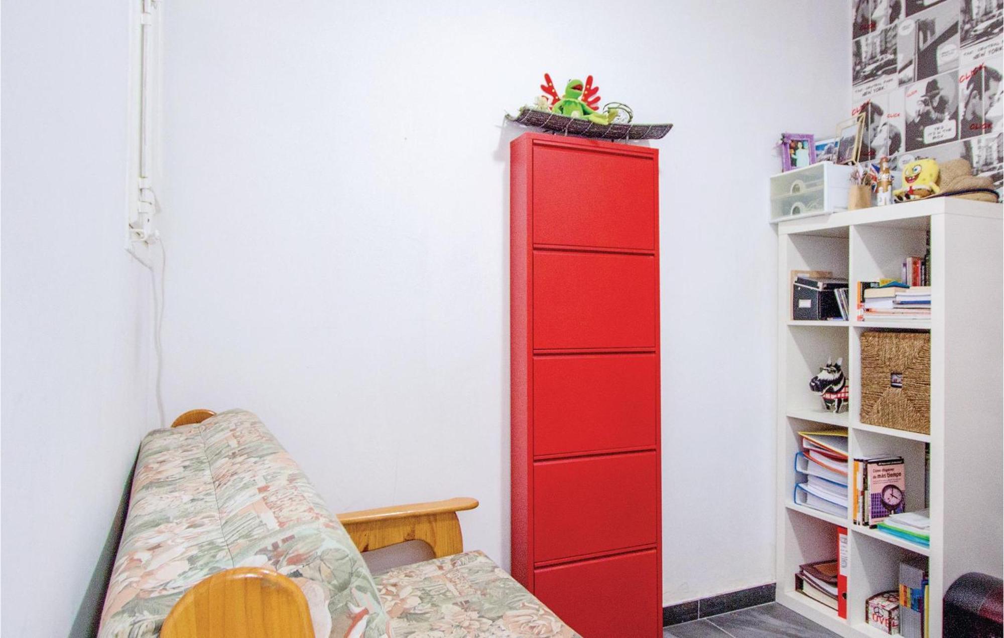 2 Bedroom Cozy Apartment In Бланес Экстерьер фото